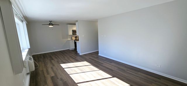 10 Oak Avenue 210, Westmont, IL 60559