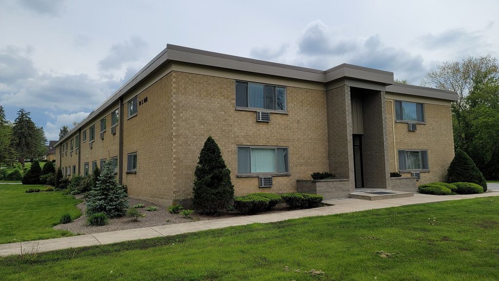 10 Oak Avenue 210, Westmont, IL 60559