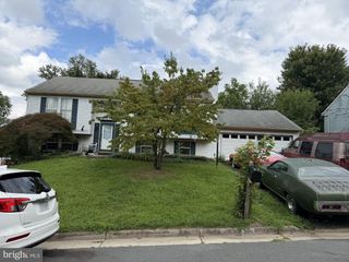 206 N LAURA ANNE DR, Sterling, VA 20164