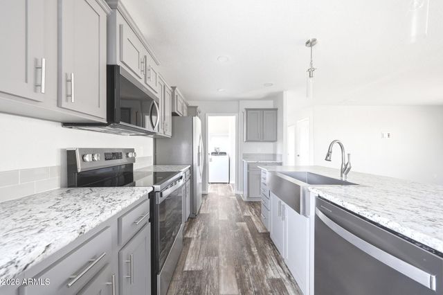 2495 W TEPEE Street, Apache Junction, AZ 85120