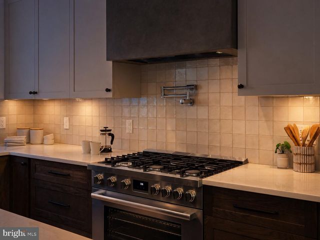958 N 6TH ST, Philadelphia, PA 19123