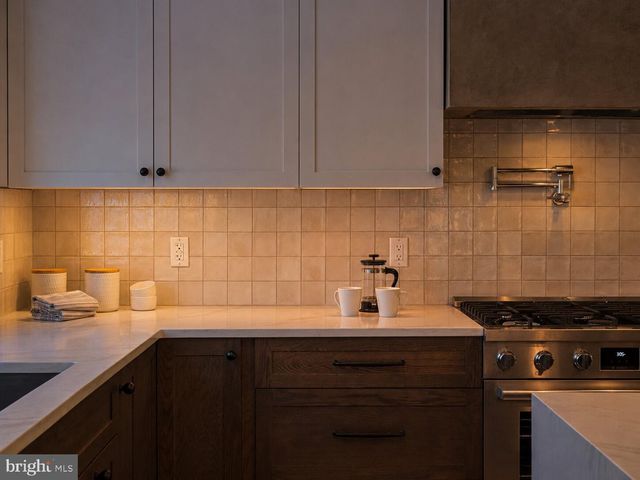 958 N 6TH ST, Philadelphia, PA 19123