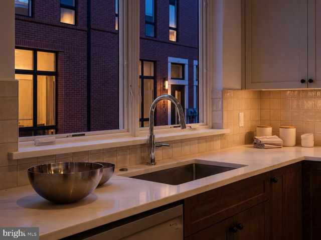 958 N 6TH ST, Philadelphia, PA 19123