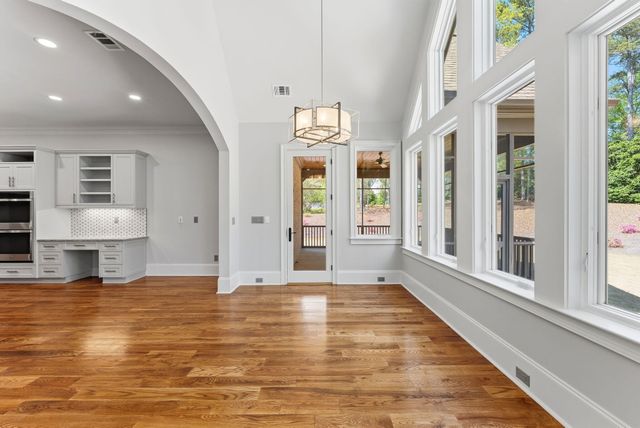 607 W Lake Circle, Augusta, GA 30907