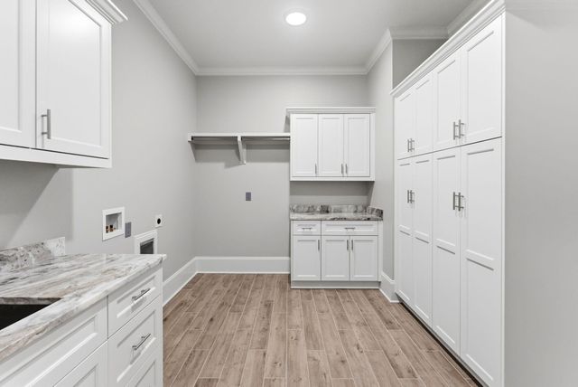 607 W Lake Circle, Augusta, GA 30907