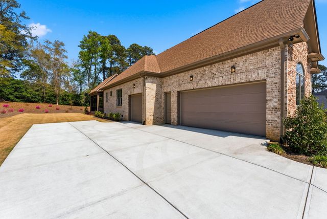607 W Lake Circle, Augusta, GA 30907
