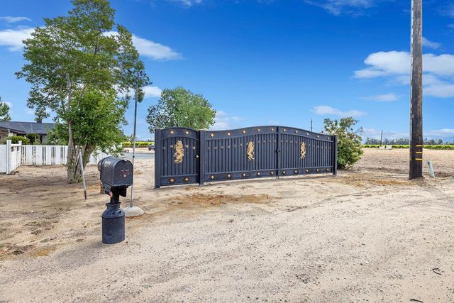 11171 Highway 145, Madera, CA 93637