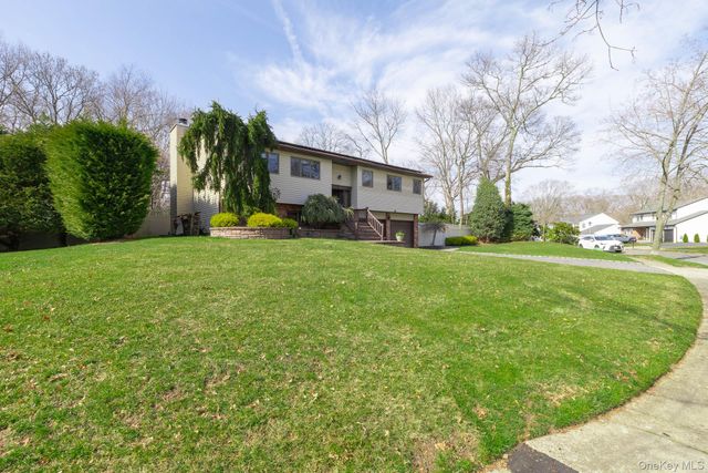 7 Quincy Lane, Smithtown, NY 11787
