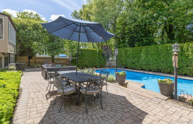 7 Quincy Lane, Smithtown, NY 11787