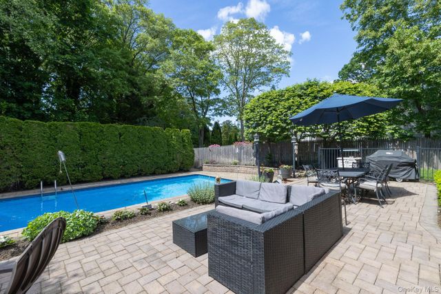 7 Quincy Lane, Smithtown, NY 11787