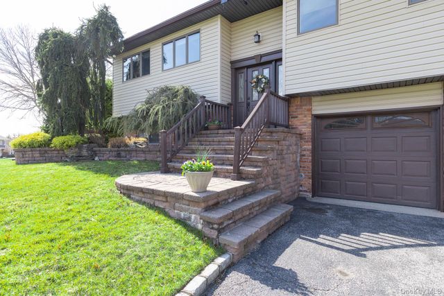 7 Quincy Lane, Smithtown, NY 11787