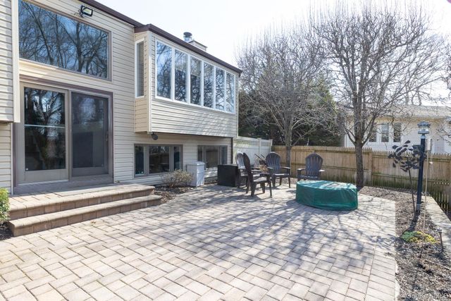 7 Quincy Lane, Smithtown, NY 11787