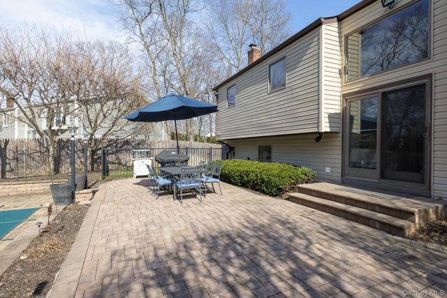 7 Quincy Lane, Smithtown, NY 11787