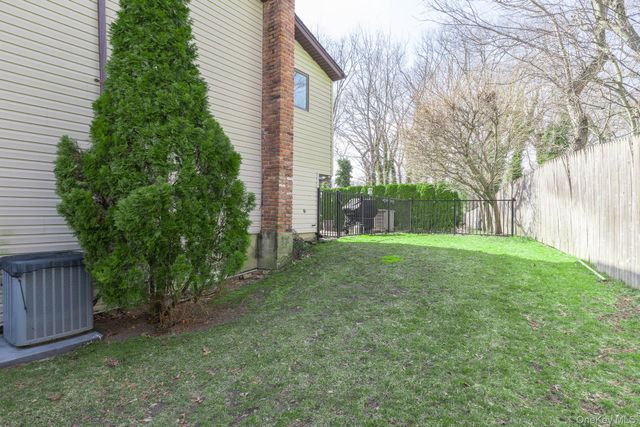 7 Quincy Lane, Smithtown, NY 11787