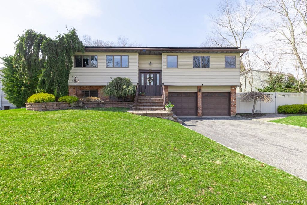 7 Quincy Lane, Smithtown, NY 11787
