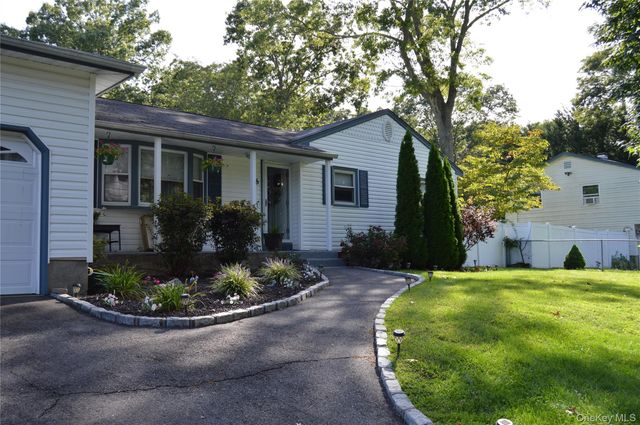 26 Nelson Road, Selden, NY 11784