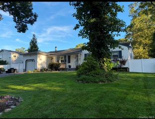 26 Nelson Road, Selden, NY 11784