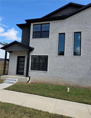 826 N Crater Avenue 1, Fayetteville, AR 72704