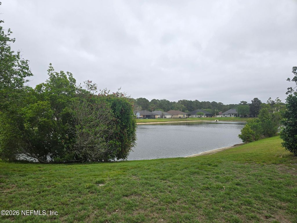 825 S LILAC Loop, Jacksonville, FL 32259