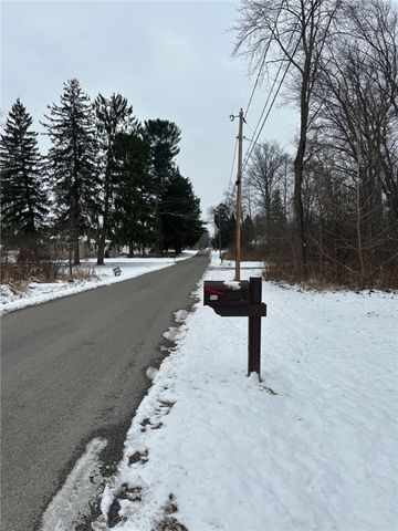 143 W Beechwood Rd, Bessemer, PA 16112