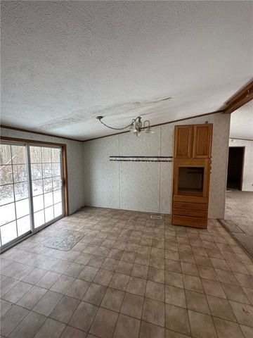 143 W Beechwood Rd, Bessemer, PA 16112