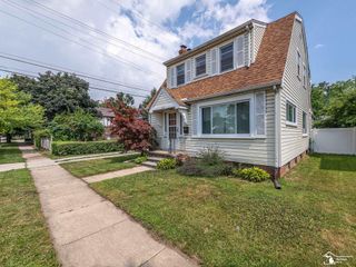 415 E Noble Avenue, Monroe, MI 48162