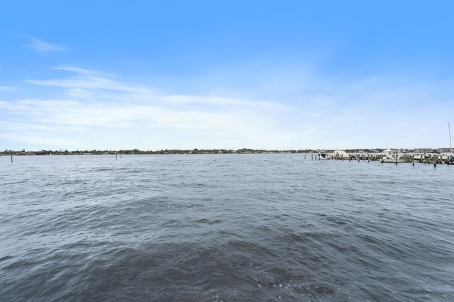 1950 SW Palm City Road 8-107, Stuart, FL 34994