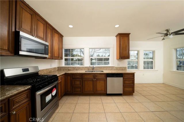 201 S Orange Avenue, Santa Ana, CA 92701