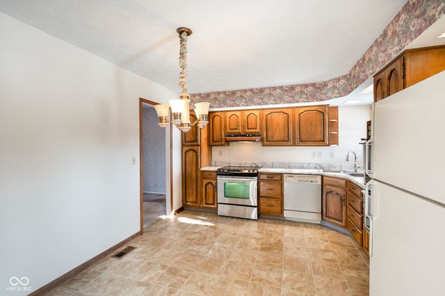 637 E Pearl Street, Greenwood, IN 46143