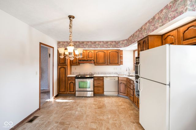 637 E Pearl Street, Greenwood, IN 46143