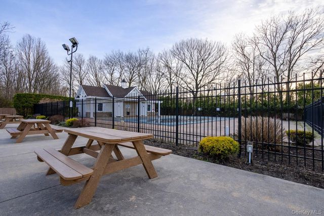 460 Old Town Road 24-O, Port Jefferson Station, NY 11776