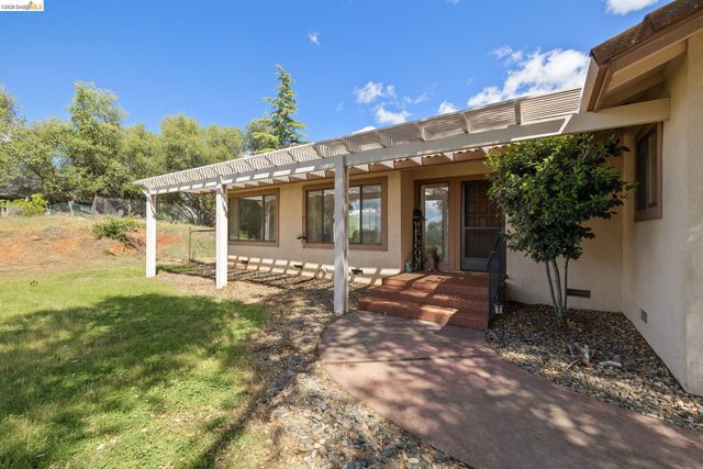23245 Isabella Ct, Columbia, CA 95310