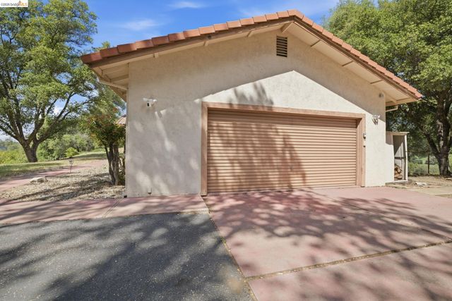 23245 Isabella Ct, Columbia, CA 95310