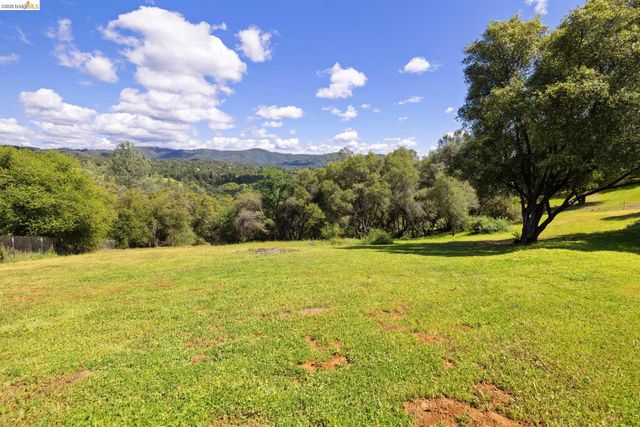 23245 Isabella Ct, Columbia, CA 95310