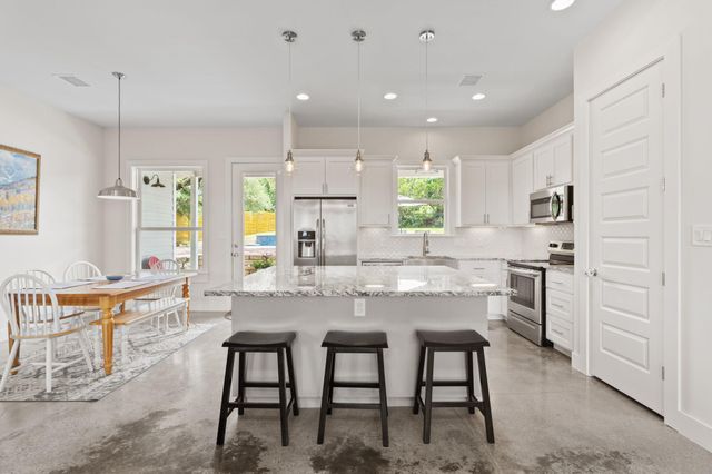 503 Alva DR, Spicewood, TX 78669