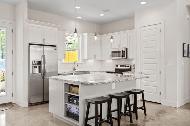 503 Alva DR, Spicewood, TX 78669