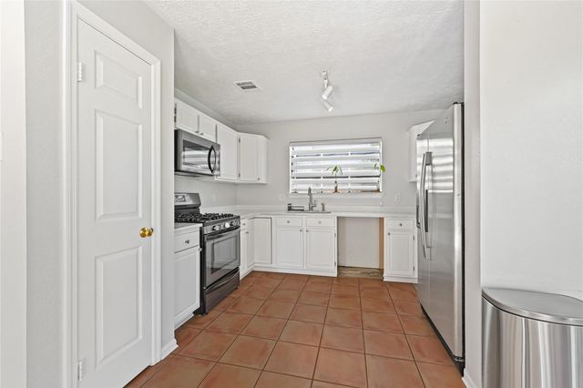 1555 Hillside Elm Street, Houston, TX 77062