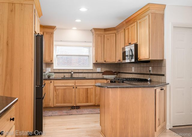 1441 Lila Drive, Troy, MI 48085