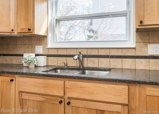 1441 Lila Drive, Troy, MI 48085