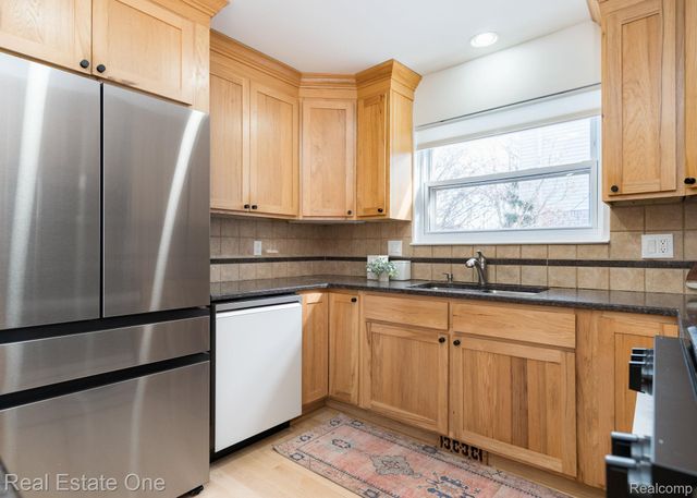 1441 Lila Drive, Troy, MI 48085