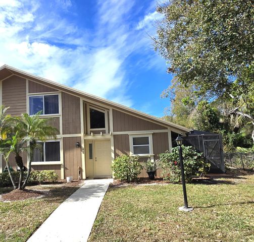 82 Maplecrest Circle, Jupiter, FL 33458