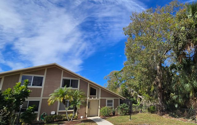 82 Maplecrest Circle, Jupiter, FL 33458