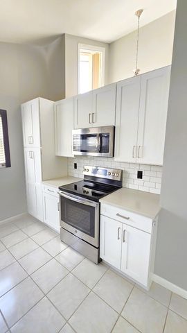 82 Maplecrest Circle, Jupiter, FL 33458