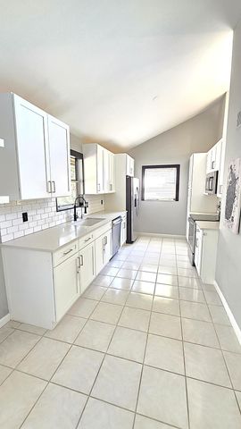 82 Maplecrest Circle, Jupiter, FL 33458