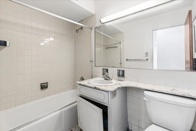 1567 Ridge Avenue 607, Evanston, IL 60201