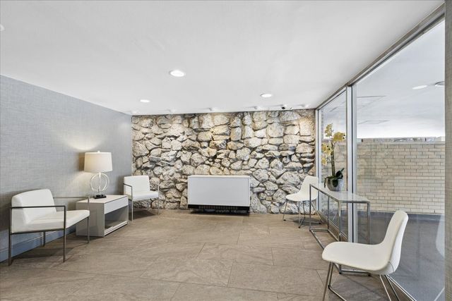 1567 Ridge Avenue 607, Evanston, IL 60201