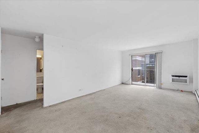 1567 Ridge Avenue 607, Evanston, IL 60201