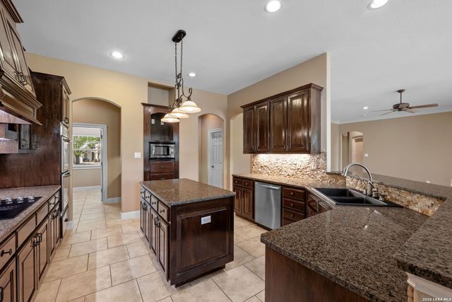 30017 Fairway Vista, Boerne, TX 78015