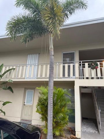 315 Circle Drive 202, Boynton Beach, FL 33435