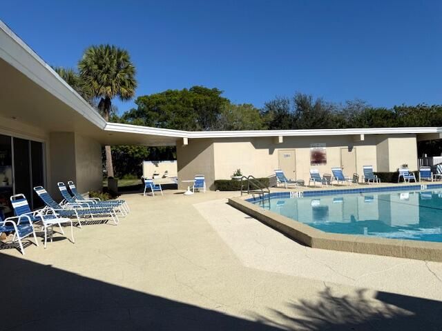 315 Circle Drive 202, Boynton Beach, FL 33435